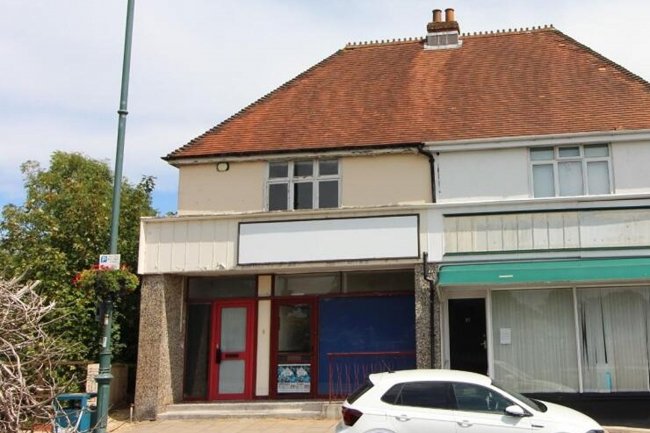 29 Station Road, New Milton, Hampshire BH25 6HR 2