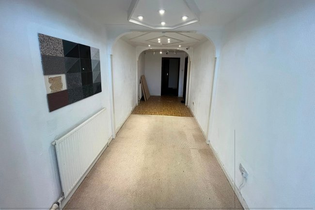 29 Station Road, New Milton, Hampshire BH25 6HR 2