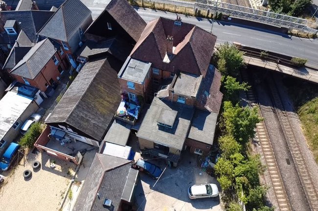 29 Station Road, New Milton, Hampshire BH25 6HR 2
