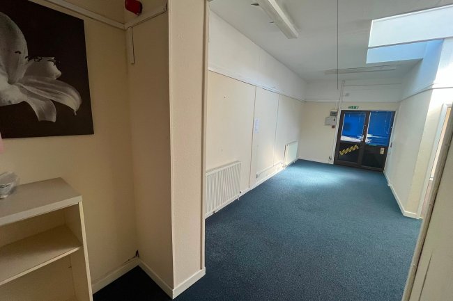 29 Station Road, New Milton, Hampshire BH25 6HR 2
