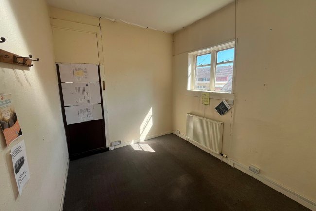 29 Station Road, New Milton, Hampshire BH25 6HR 2