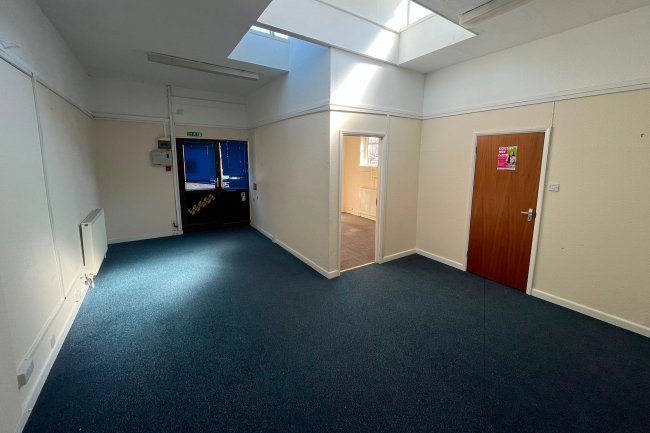 29 Station Road, New Milton, Hampshire BH25 6HR 2