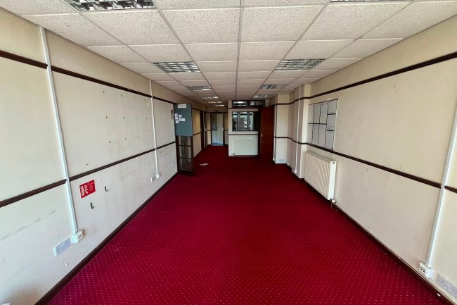 29 Station Road, New Milton, Hampshire BH25 6HR 2