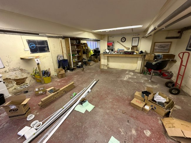 29 Station Road, New Milton, Hampshire BH25 6HR 10