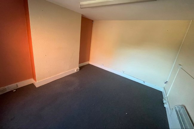29 Station Road, New Milton, Hampshire BH25 6HR 2
