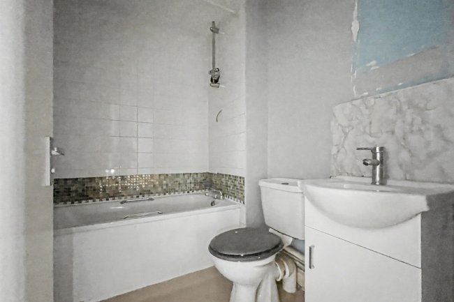 53A Netherwood Road, London W14 0BP 2