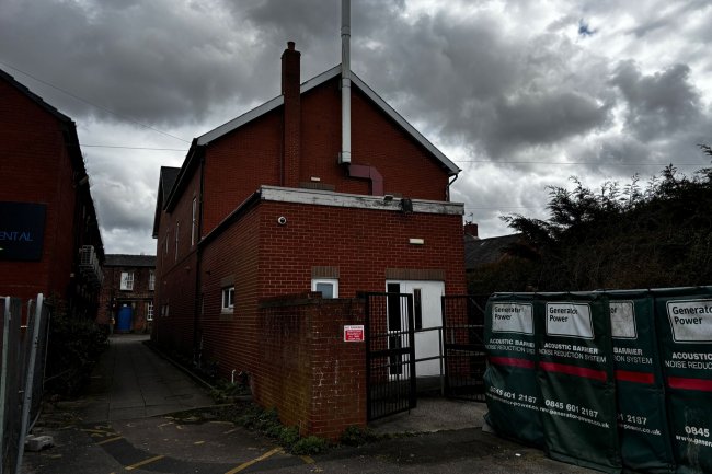 Leyland Social Club, 67-69 Towngate, Leyland, PR25 2LR 7