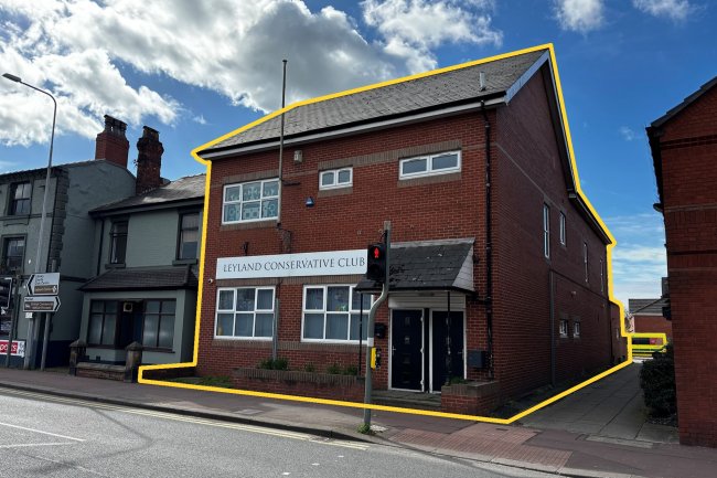 Leyland Social Club, 67-69 Towngate, Leyland, PR25 2LR 7