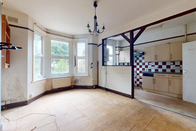 Flat 2, 8-10 Uxbridge Road, Hanwell, London, W7 3PP 8
