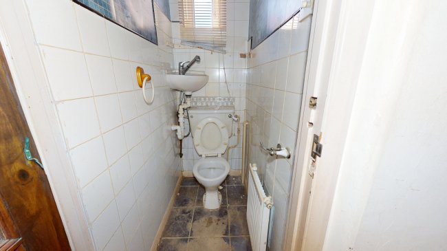 Flat 2, 10 Whitestile Road, Brentford, TW8 9NJ 2
