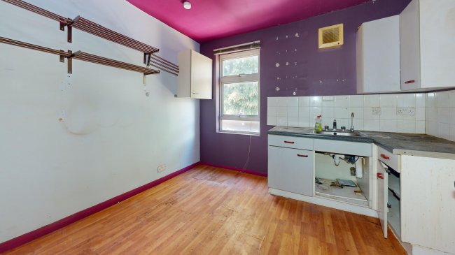Flat 2, 10 Whitestile Road, Brentford, TW8 9NJ 2