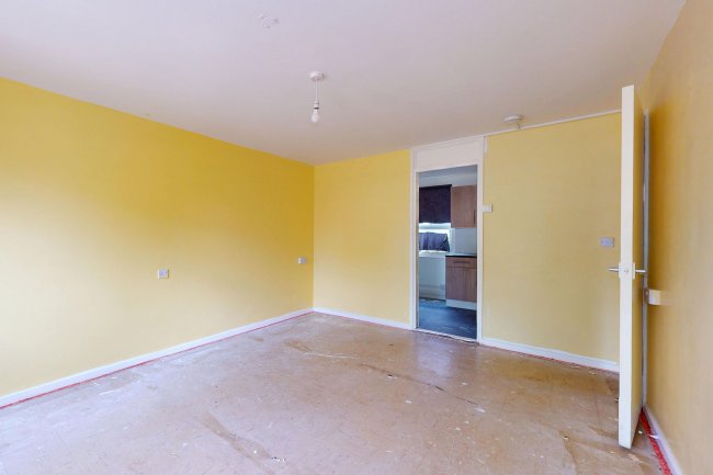 12 Aspen Green, Erith, DA18 4HY 3
