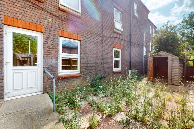 12 Aspen Green, Erith, DA18 4HY 3