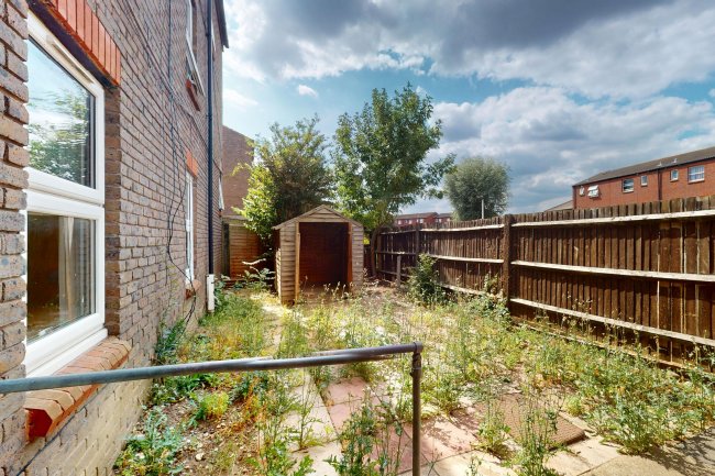 12 Aspen Green, Erith, DA18 4HY 3