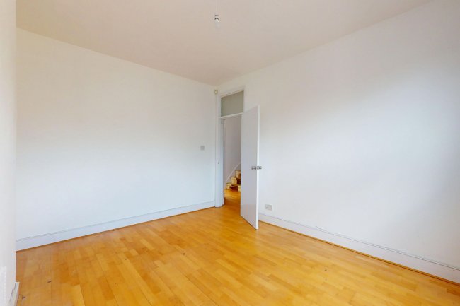 Flat B, 9 Gainsborough Road, North Finchley, London, N12 8AA 1