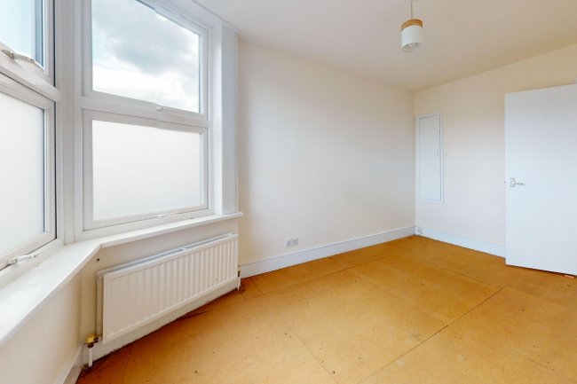 Flat B, 9 Gainsborough Road, North Finchley, London, N12 8AA 1