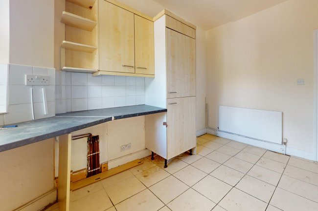 Flat B, 9 Gainsborough Road, North Finchley, London, N12 8AA 1