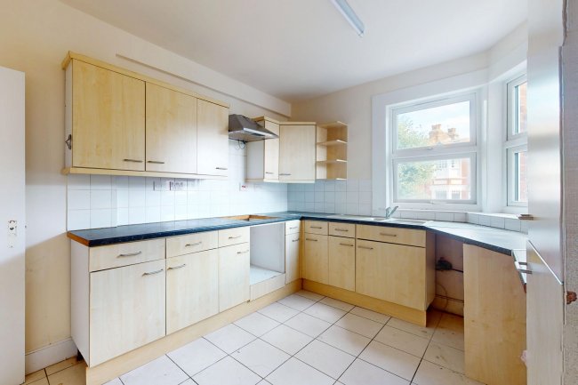 Flat B, 9 Gainsborough Road, North Finchley, London, N12 8AA 1