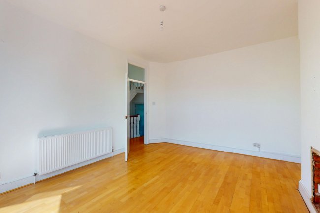 Flat B, 9 Gainsborough Road, North Finchley, London, N12 8AA 1