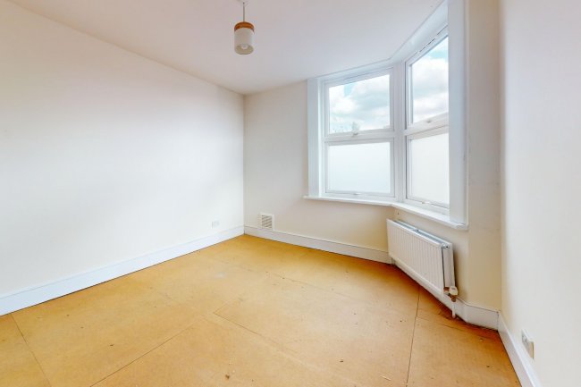 Flat B, 9 Gainsborough Road, North Finchley, London, N12 8AA 1