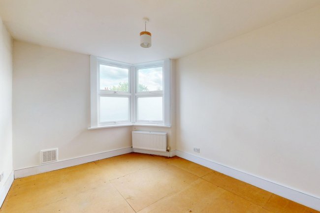 Flat B, 9 Gainsborough Road, North Finchley, London, N12 8AA 1
