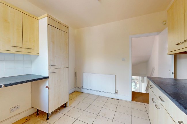 Flat B, 9 Gainsborough Road, North Finchley, London, N12 8AA 1