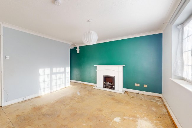 37 Gainsborough Road, Hayes, UB4 8NY 2