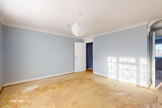 37 Gainsborough Road, Hayes, UB4 8NY 2