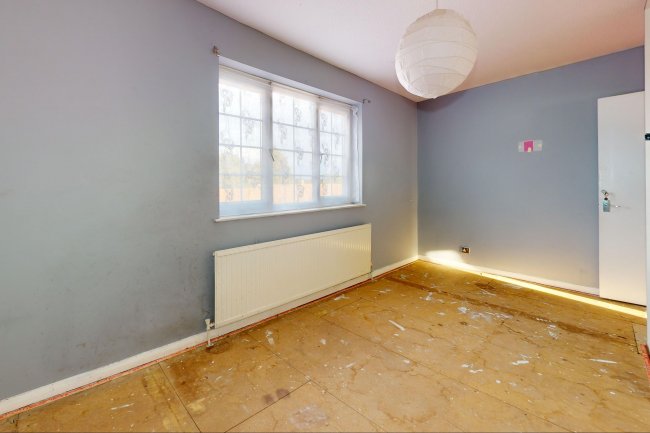37 Gainsborough Road, Hayes, UB4 8NY 2