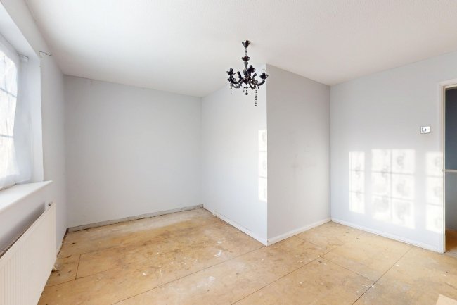 37 Gainsborough Road, Hayes, UB4 8NY 2
