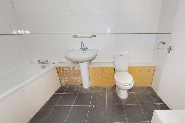 37 Gainsborough Road, Hayes, UB4 8NY 2