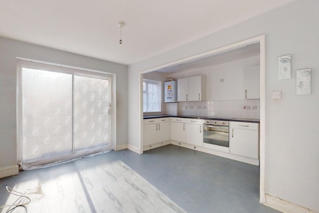 37 Gainsborough Road, Hayes, UB4 8NY 2