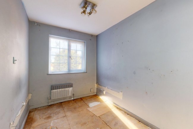 37 Gainsborough Road, Hayes, UB4 8NY 2