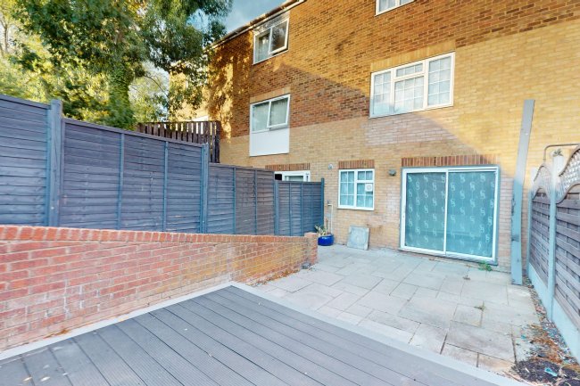 37 Gainsborough Road, Hayes, UB4 8NY 2