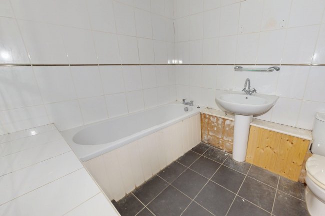 37 Gainsborough Road, Hayes, UB4 8NY 2