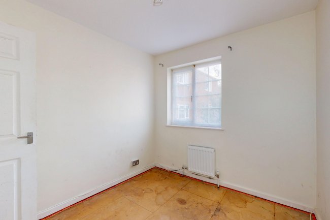 37 Gainsborough Road, Hayes, UB4 8NY 2