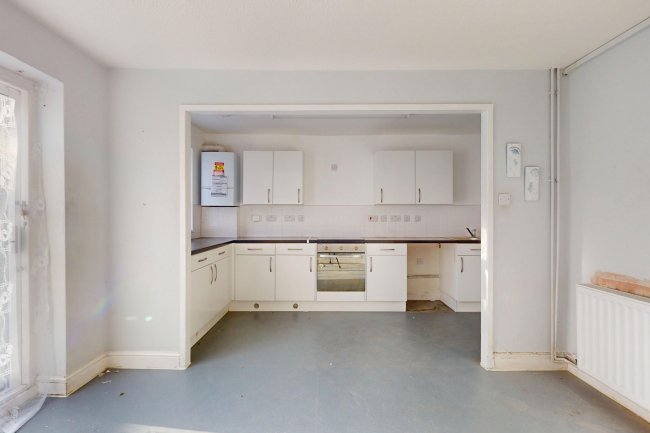 37 Gainsborough Road, Hayes, UB4 8NY 2