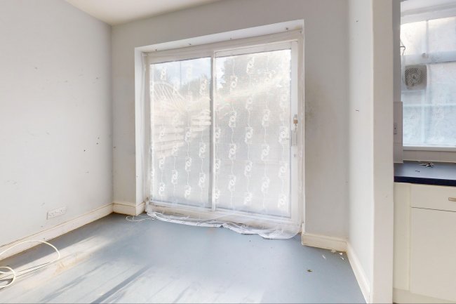 37 Gainsborough Road, Hayes, UB4 8NY 2