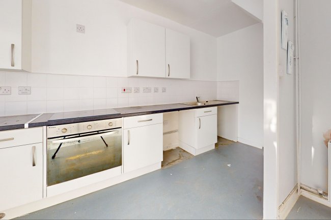 37 Gainsborough Road, Hayes, UB4 8NY 2