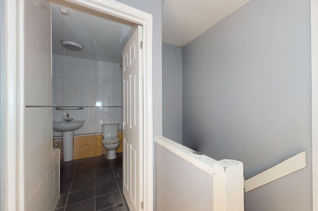 37 Gainsborough Road, Hayes, UB4 8NY 2