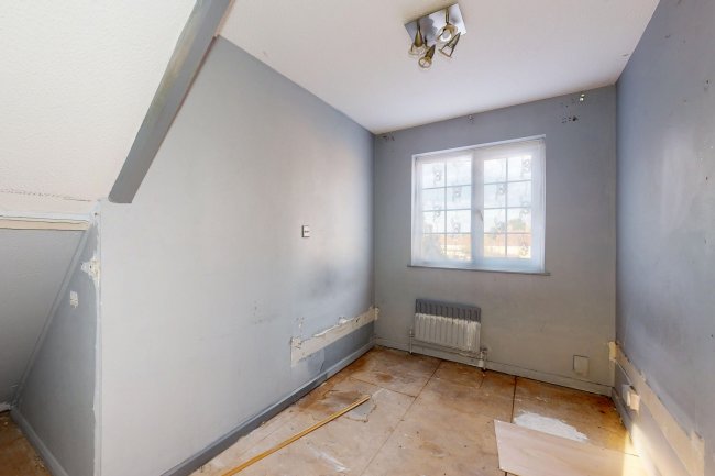 37 Gainsborough Road, Hayes, UB4 8NY 2