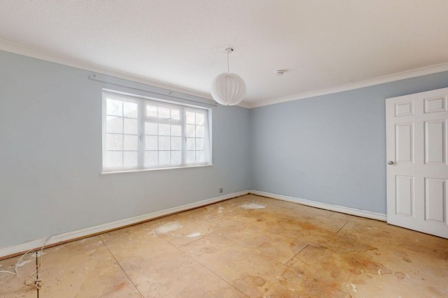 37 Gainsborough Road, Hayes, UB4 8NY 2