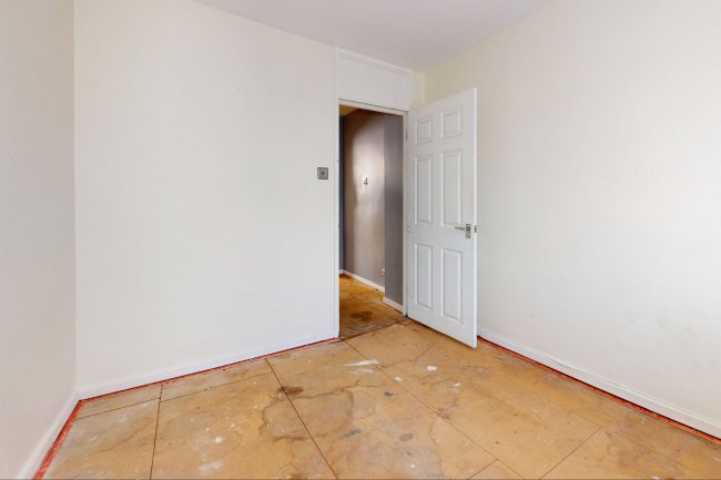 37 Gainsborough Road, Hayes, UB4 8NY 2