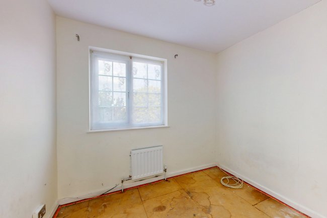 37 Gainsborough Road, Hayes, UB4 8NY 2