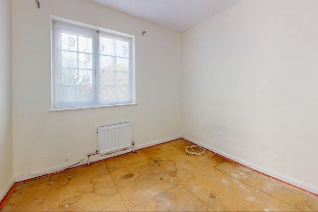 37 Gainsborough Road, Hayes, UB4 8NY 2