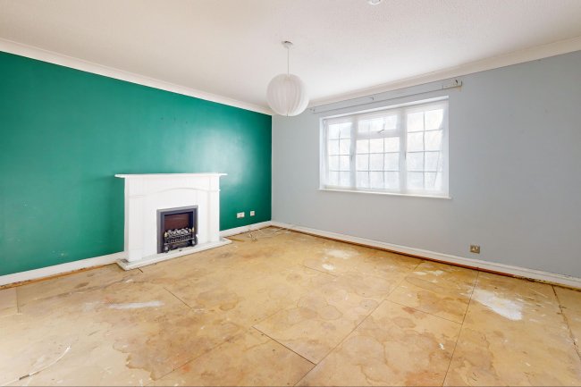 37 Gainsborough Road, Hayes, UB4 8NY 2