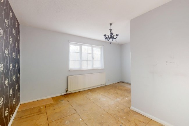 37 Gainsborough Road, Hayes, UB4 8NY 2