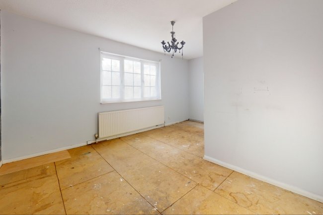 37 Gainsborough Road, Hayes, UB4 8NY 2