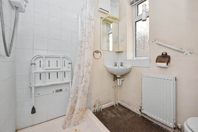 243 Halstead Road, Frinton-on-sea, Essex, CO13 0DX 52