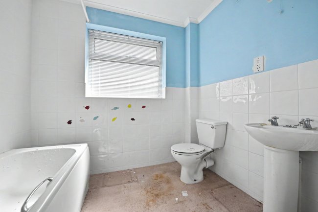 243 Halstead Road, Frinton-on-sea, Essex, CO13 0DX 52